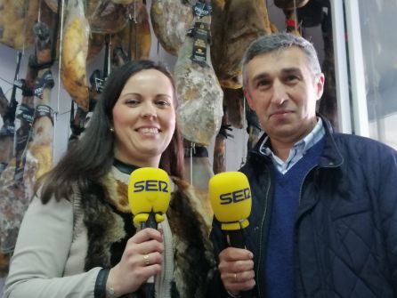 Gema Castaño, alcaldesa de Cumbres Mayores y Fco. Javier Márquez, director de la Caja Rural del Sur en Cumbres Mayores Gema Castaño, alcaldesa de Cumbres Mayores y Fco. Javier Márquez, director de la Caja Rural del Sur en Cumbres Mayores