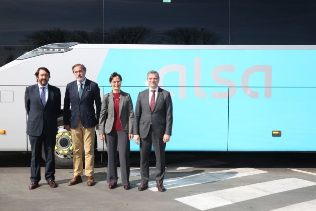 Representantes de Alsa y del Ministerio de Transportes Representantes de Alsa y del Ministerio de Transportes