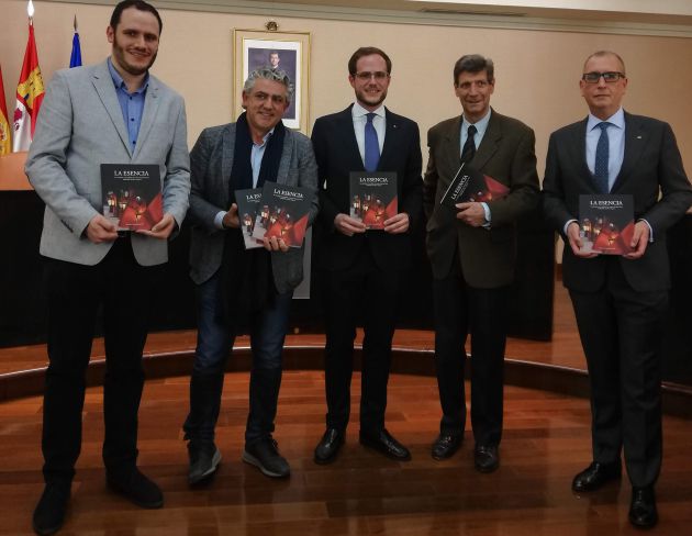 Momento de la presentación del libro "La esencia" de Daniel Cuesta en la Diputación de Segovia Momento de la presentación del libro "La esencia" de Daniel Cuesta en la Diputación de Segovia