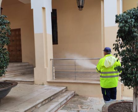 Desinfección de los espacios municipales y públicos en Xeraco Desinfección de los espacios municipales y públicos en Xeraco