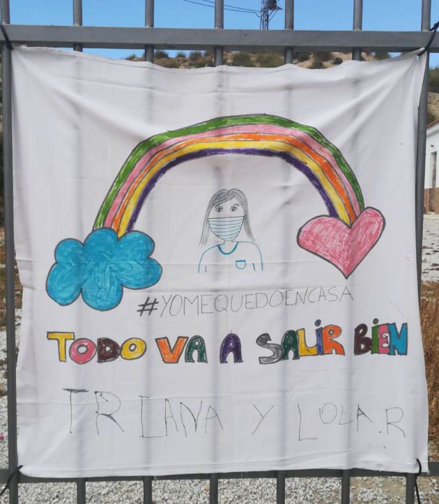 Uno de los carteles colgados por niños y niñas de Benamaurel (Granada) en sus balcones para insuflar esperanza ante el avance del coronavirus Uno de los carteles colgados por niños y niñas de Benamaurel (Granada) en sus balcones para insuflar esperanza ante el avance del coronavirus