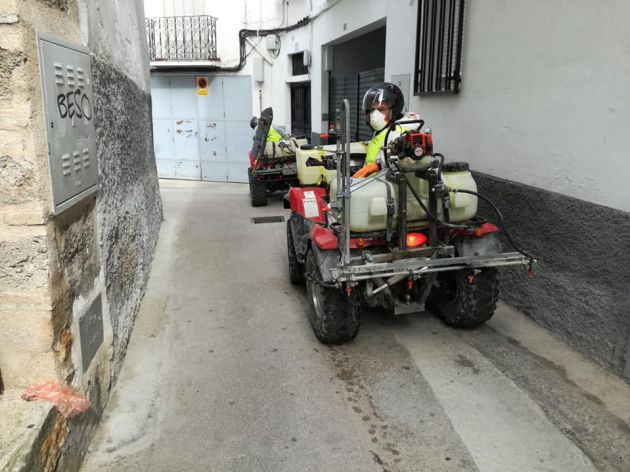 Los Quads estan siendo un gran aliado para la desifección en calles estrechas Los Quads estan siendo un gran aliado para la desifección en calles estrechas