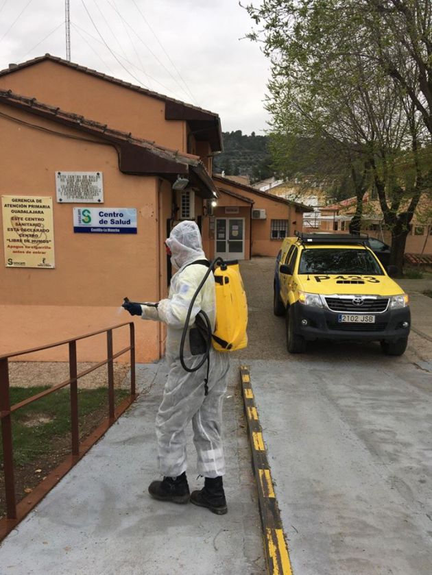 Operarios de Geacam desinfectando en los pueblos Operarios de Geacam desinfectando en los pueblos
