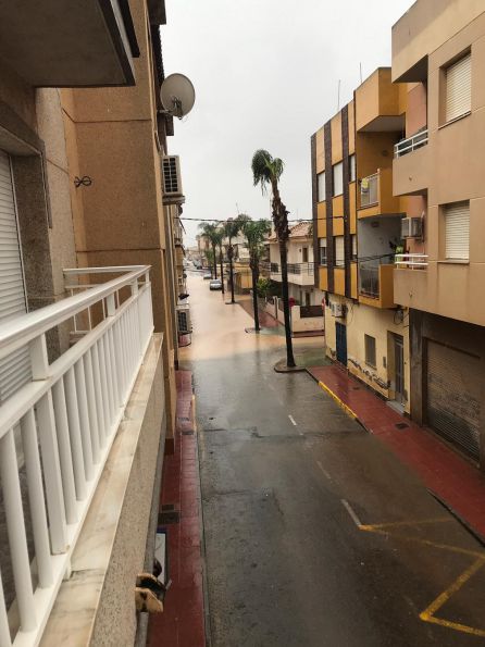El agua ha empezado a entrar en las calles de Los Alcázares El agua ha empezado a entrar en las calles de Los Alcázares