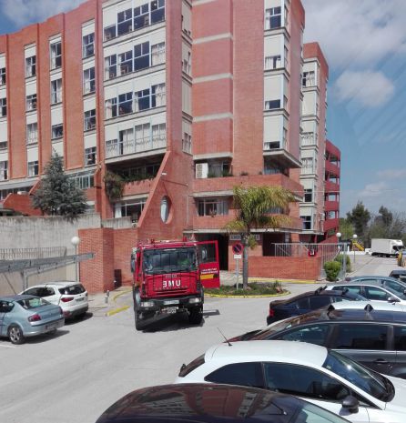 La Unidad Militar de Emergencias realiza labores de desinfección en el Geriátrico de Linares. La Unidad Militar de Emergencias realiza labores de desinfección en el Geriátrico de Linares.