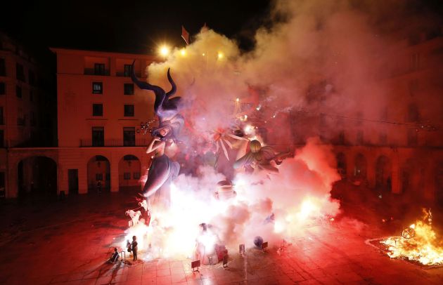 La crisis del coronavirus obliga a aplazar las Hogueras de San Juan La crisis del coronavirus obliga a aplazar las Hogueras de San Juan