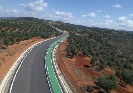 Nueva carretera que da acceso a Miraelrío. Nueva carretera que da acceso a Miraelrío.