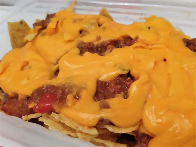 Nachos Puebla, con salsa cheddar y carne con chile Nachos Puebla, con salsa cheddar y carne con chile