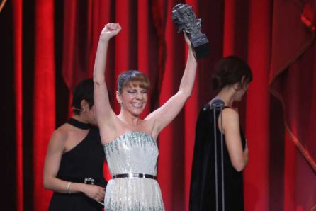 La actriz Eva Llorach, sobre el escenario de los Goya 2019, tras ser premiada como Mejor Actriz Revelación por su papel de Lila en la película Quién te cantará La actriz Eva Llorach, sobre el escenario de los Goya 2019, tras ser premiada como Mejor Actriz Revelación por su papel de Lila en la película Quién te cantará