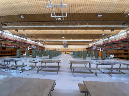 Habilitación de uno de los polideportivos municipales de València para personas sin hogar durante la crisis del coronavirus Habilitación de uno de los polideportivos municipales de València para personas sin hogar durante la crisis del coronavirus