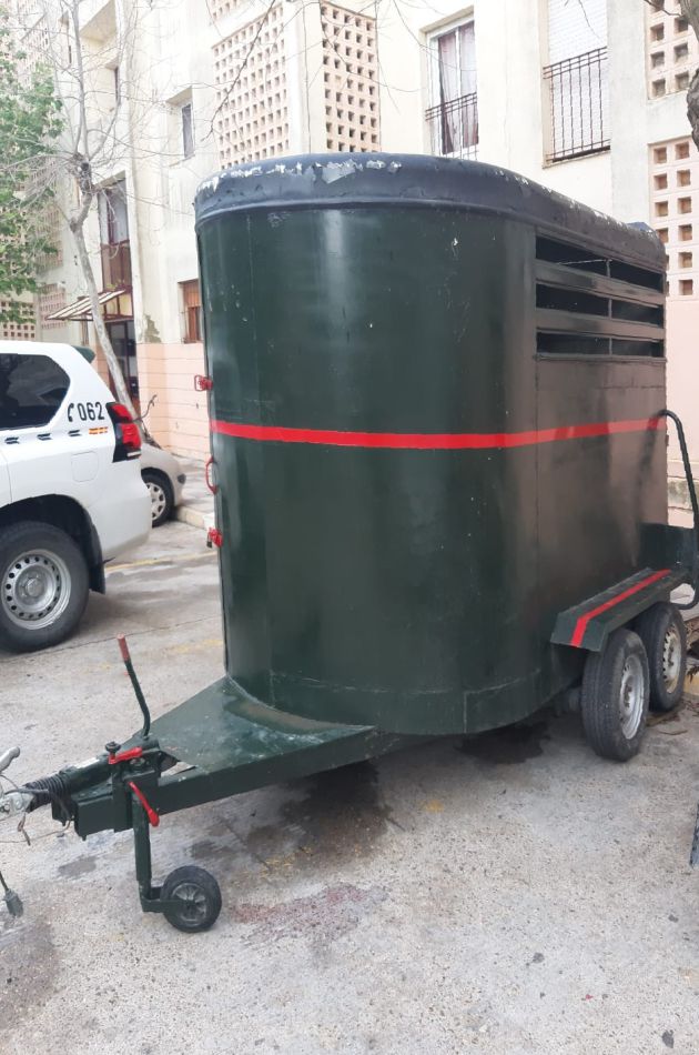 El remolque donde se celebraba un botellón en Chipiona El remolque donde se celebraba un botellón en Chipiona