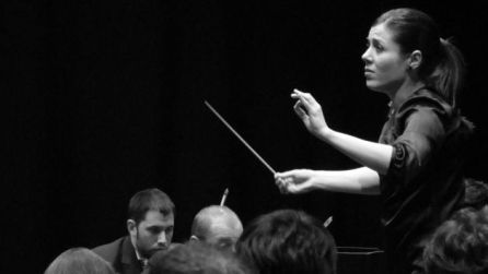 Virginia Martínez dirigiendo la Orquesta Sinfónica de la Región de Murcia. Foto archivo Virginia Martínez dirigiendo la Orquesta Sinfónica de la Región de Murcia. Foto archivo