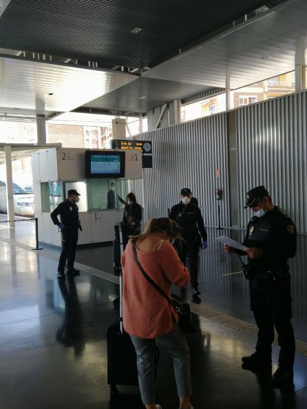 Controles en la estación de tren de Alicante en el Ave Madrid-Alicante Controles en la estación de tren de Alicante en el Ave Madrid-Alicante