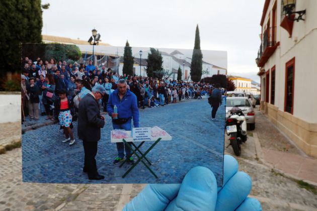 Foto de un vendedor ambulante de "arropia" (un dulce tradicional de la Semana Santa) durante una procesión tomada en abril de 2019 en Ronda. Foto de un vendedor ambulante de "arropia" (un dulce tradicional de la Semana Santa) durante una procesión tomada en abril de 2019 en Ronda.