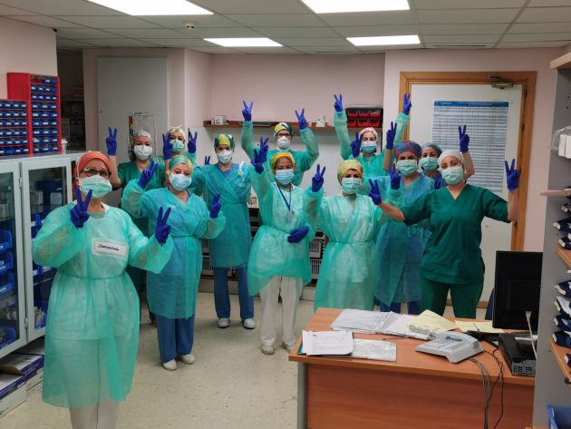 Inmaculada Quiles junto a sus compañeras de turno en el Hospital de Puerto Real Inmaculada Quiles junto a sus compañeras de turno en el Hospital de Puerto Real