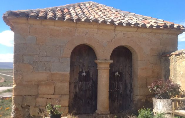 Ermita de la Soledad (La Yunta) que, en condiciones normales, es una de las estaciones del Vía Crucis de la localidad Ermita de la Soledad (La Yunta) que, en condiciones normales, es una de las estaciones del Vía Crucis de la localidad