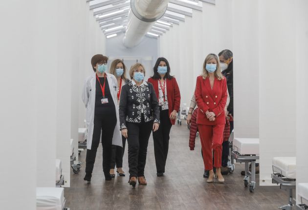 La consellera de Sanitat, Ana Barceló, y la de Justícia, Gabriela Bravo, han visitado las instalaciones del 'hospital de campaña' construido junto al Hospital La Fe en València La consellera de Sanitat, Ana Barceló, y la de Justícia, Gabriela Bravo, han visitado las instalaciones del 'hospital de campaña' construido junto al Hospital La Fe en València