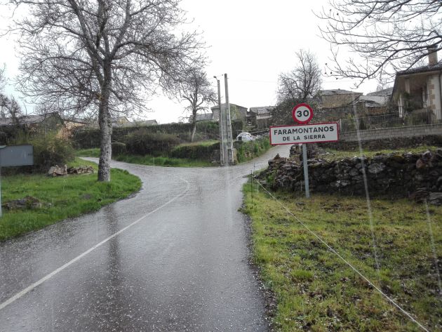 Entrada a la localidad de Faramontanos de la Sierra Entrada a la localidad de Faramontanos de la Sierra