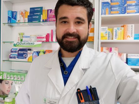 José Luis Troya de la Vega, farmacéutico de La Ventilla, en Fuente Palmera, Córdoba. José Luis Troya de la Vega, farmacéutico de La Ventilla, en Fuente Palmera, Córdoba.