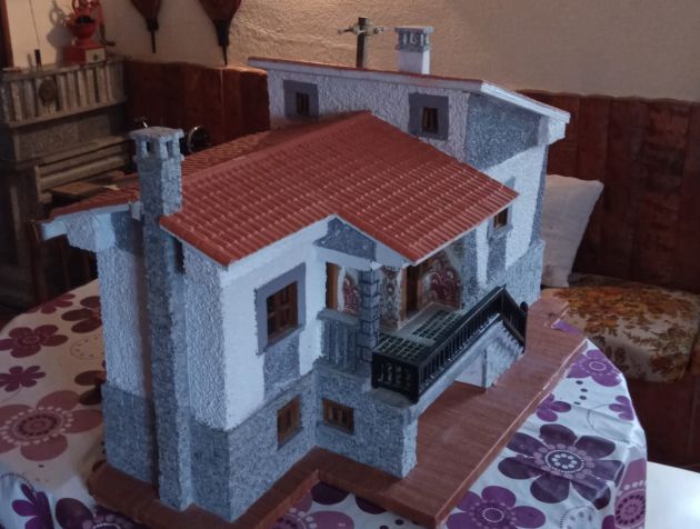 Una maqueta del Ayuntamiento de Villacastín para pasar el confinamiento Una maqueta del Ayuntamiento de Villacastín para pasar el confinamiento