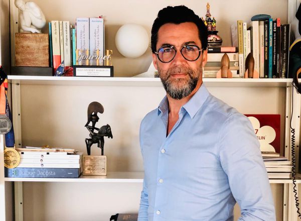 El cocinero Quique Dacosta vive estos días confinado en su casa de Dénia