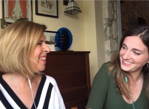 La cantante Sole Giménez junto a su hija Alba, confinadas