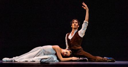 El bailarín Ángel Navarro durante la representación de Bodas de sangre, con la compañía de Antonio Gades. Auditorio Víctor Villegas (2.019) El bailarín Ángel Navarro durante la representación de Bodas de sangre, con la compañía de Antonio Gades. Auditorio Víctor Villegas (2.019)