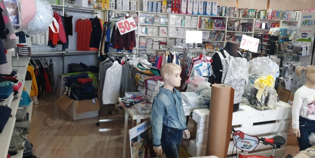 Moneiba Padrón es propietaria de un atienda de ropa infantil y que ha tenido que preparar durante tres días antes de la reapertura: "lo teníamos todo patas arriba" Moneiba Padrón es propietaria de un atienda de ropa infantil y que ha tenido que preparar durante tres días antes de la reapertura: "lo teníamos todo patas arriba"
