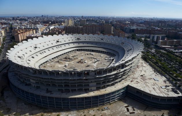 Nuevo Mestalla, a mitad de construir. Nuevo Mestalla, a mitad de construir.