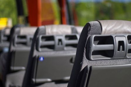 Interior de un autobús de transporte público. Interior de un autobús de transporte público.