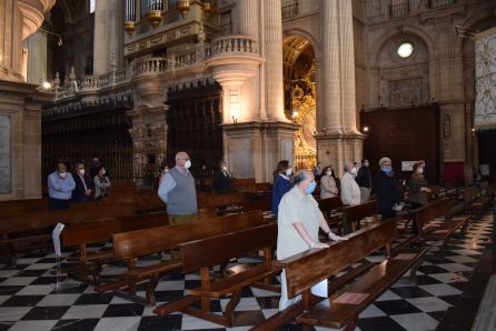 Asistentes a la primera misa en la Catedral después del confinamiento. Asistentes a la primera misa en la Catedral después del confinamiento.