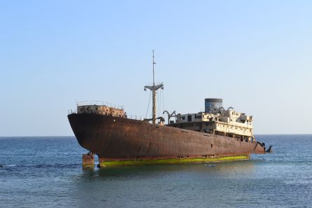 En octubre de 1981 el Telamón encalló en el Arrecife a causa de una vía de agua que se produjo durante su viaje desde San Pedro (Costa de Marfil) a Thessalonika (Grecia). Desde entonces allí sigue. En octubre de 1981 el Telamón encalló en el Arrecife a causa de una vía de agua que se produjo durante su viaje desde San Pedro (Costa de Marfil) a Thessalonika (Grecia). Desde entonces allí sigue.