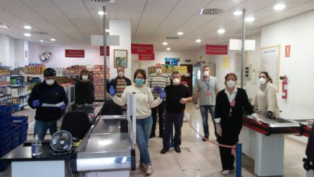 Voluntarios y voluntarias del economato Resurgir (Huelva) Voluntarios y voluntarias del economato Resurgir (Huelva)