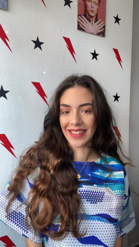 María de Juan rinde tributo en su casa a uno de sus artistas favoritos, David Bowie María de Juan rinde tributo en su casa a uno de sus artistas favoritos, David Bowie