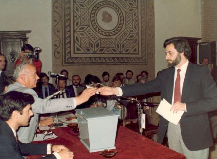 Toma de posesión de Julio Anguita como alcalde de Córdoba en 1983 Toma de posesión de Julio Anguita como alcalde de Córdoba en 1983