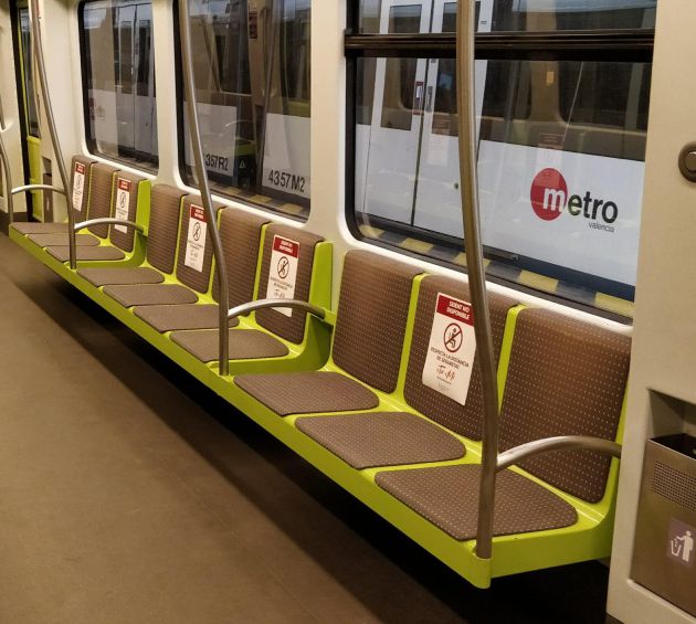Interior de un vagón de Metrovalencia Interior de un vagón de Metrovalencia