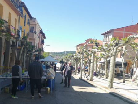 Huerta de Rey reestrenaba también su mercadillo a medio gas Huerta de Rey reestrenaba también su mercadillo a medio gas