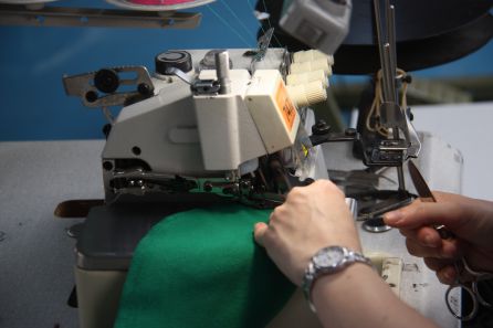 El proyecto cuenta con la colaboración de la compañía vasca de túnidos Echebastar, el centro tecnológico AZTI y la empresa textil TERNUA El proyecto cuenta con la colaboración de la compañía vasca de túnidos Echebastar, el centro tecnológico AZTI y la empresa textil TERNUA