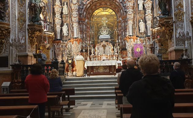 Primera misa celebrada en la basílica de la Virgen de las Angustias de Granada este lunes 18 de mayo tras entrar la provincia en la Fase 1 de la desescalada del estado de alarma por la pandemia de la covid-19 con las medidas de prevención oportunas Primera misa celebrada en la basílica de la Virgen de las Angustias de Granada este lunes 18 de mayo tras entrar la provincia en la Fase 1 de la desescalada del estado de alarma por la pandemia de la covid-19 con las medidas de prevención oportunas