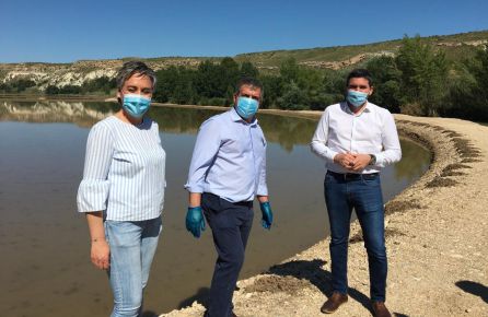 La alcaldesa de Calasparra junto al presidente del CRDO y el consejero de Agrucltura La alcaldesa de Calasparra junto al presidente del CRDO y el consejero de Agrucltura
