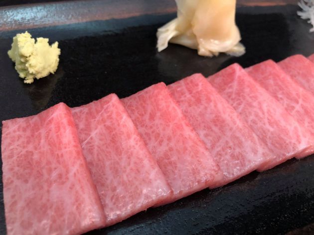 Corte especial de la ventresca para sashimi Corte especial de la ventresca para sashimi