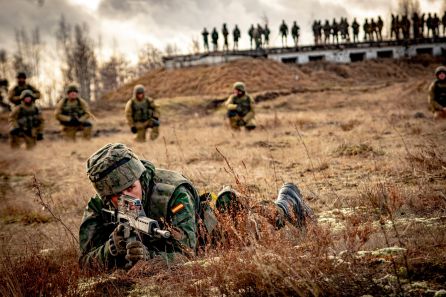 Militares de la Base de Cerro Muriano en Córdoba durante su misión en Letonia Militares de la Base de Cerro Muriano en Córdoba durante su misión en Letonia