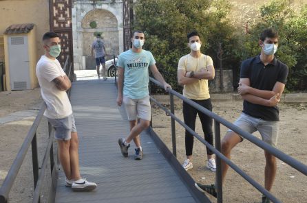 Los judadores Ivi, Manu, Dani Abad Cristian y Javi Marcos a su llegada al Hospital Recolestas Los judadores Ivi, Manu, Dani Abad Cristian y Javi Marcos a su llegada al Hospital Recolestas