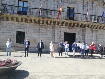 La corporación municipal de Ponferrada en la plaza del Ayuntamiento La corporación municipal de Ponferrada en la plaza del Ayuntamiento