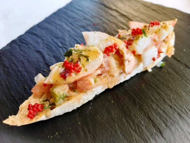 Tostaíta de salpicón de bogavante Tostaíta de salpicón de bogavante