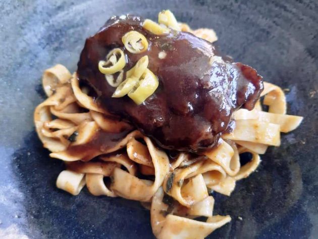 Tallarines con curry thai y carrillada de cerdo ibérico Tallarines con curry thai y carrillada de cerdo ibérico