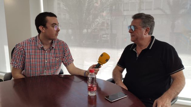Momento de la entrevista con Enrique Ortiz Momento de la entrevista con Enrique Ortiz