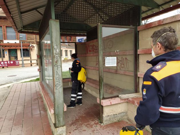 Protección Civil de La Granja y Valsaín desinfectando zonas del municipio durante la pandemia del COVID-19 Protección Civil de La Granja y Valsaín desinfectando zonas del municipio durante la pandemia del COVID-19