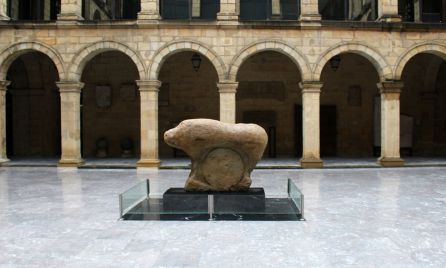 Euskal Museoa con su representativo Mikeldi Euskal Museoa con su representativo Mikeldi