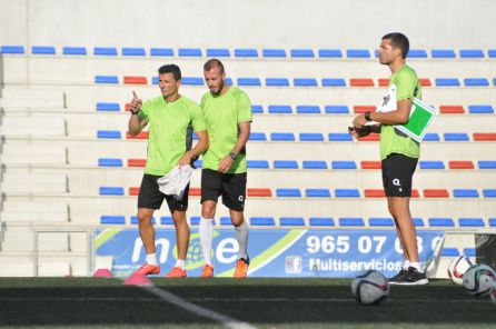 Alberto García (I) y Víctor Bautista (D) con Fran Yeste Alberto García (I) y Víctor Bautista (D) con Fran Yeste